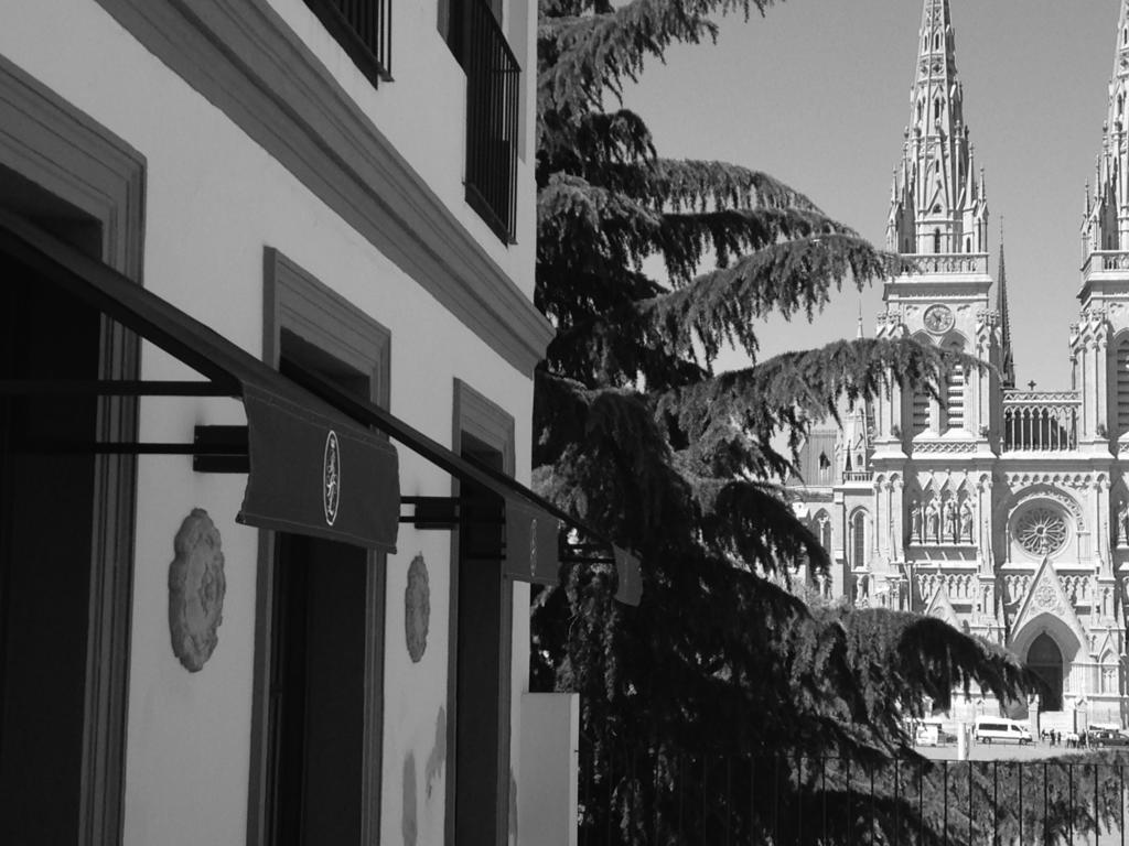 Real Hotel Lujan Extérieur photo