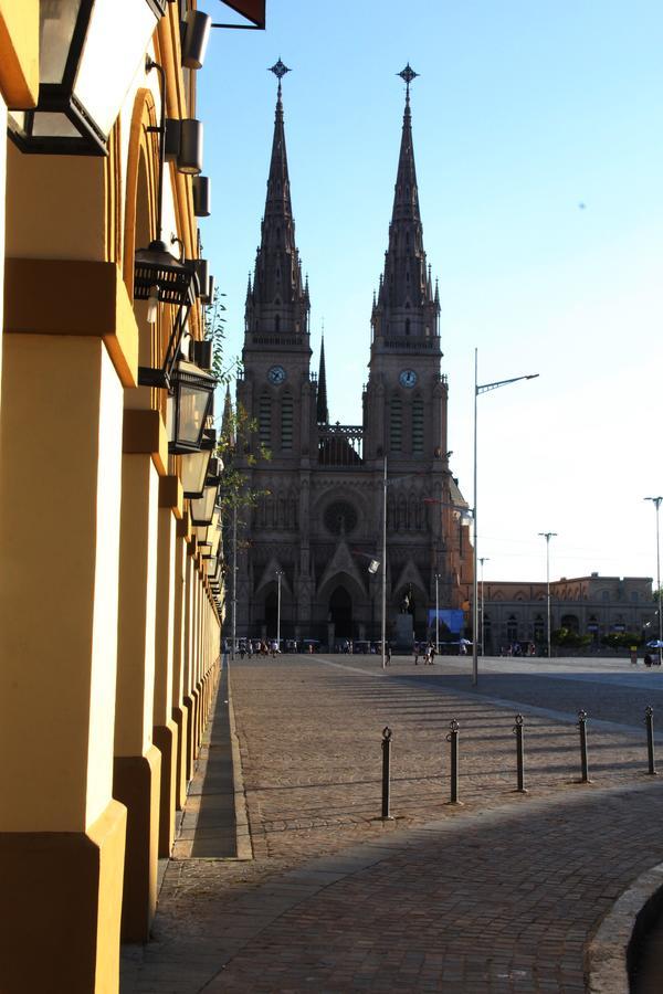 Real Hotel Lujan Extérieur photo