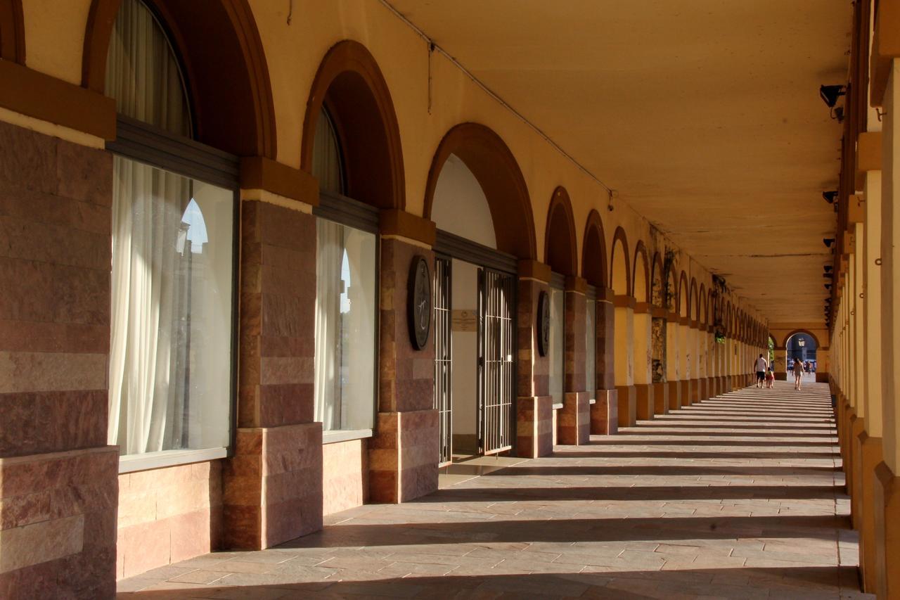 Real Hotel Lujan Extérieur photo