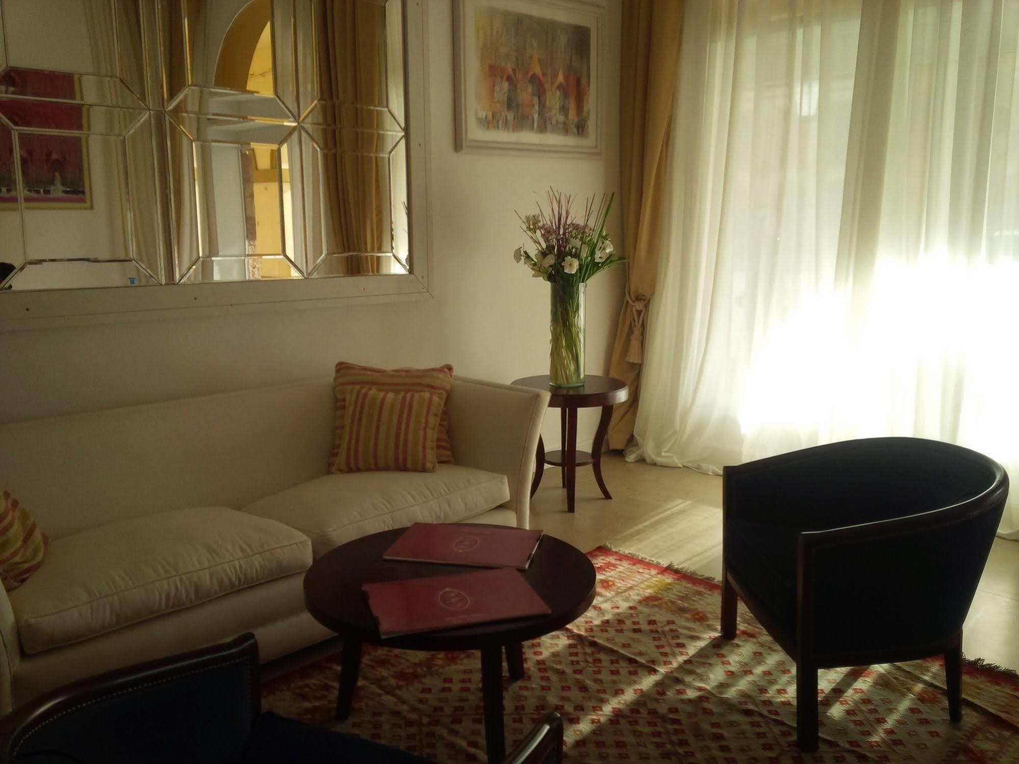 Real Hotel Lujan Extérieur photo