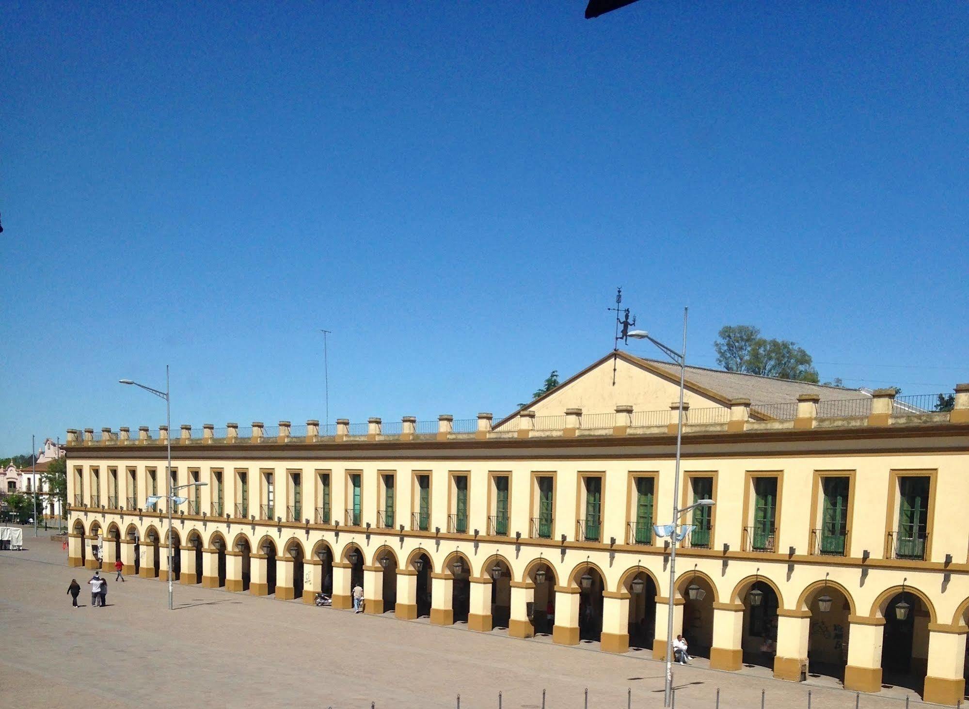 Real Hotel Lujan Extérieur photo